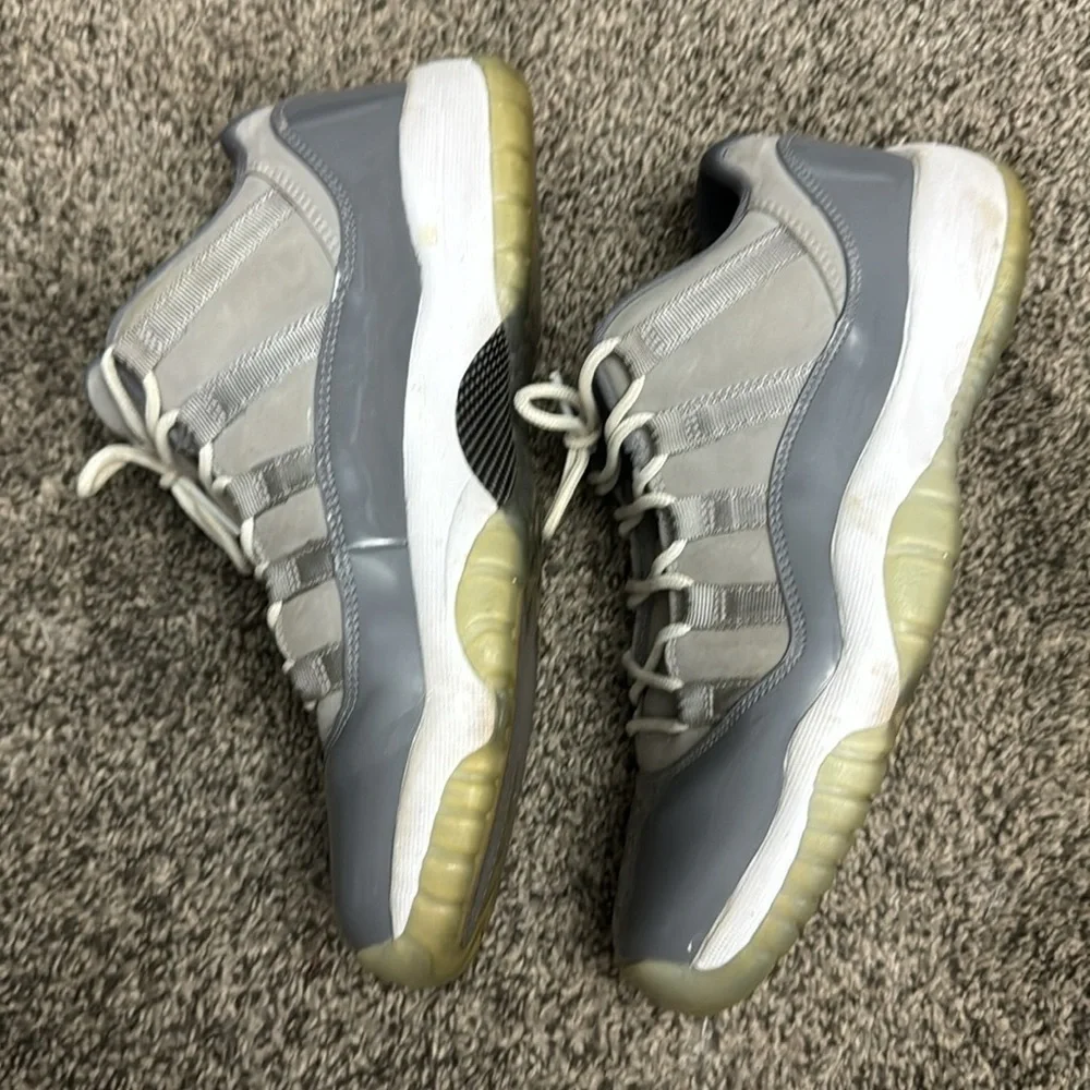 Gray Jordan retro 11 low size 7